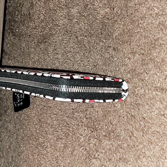 Disney minnie mouse wallet BRAND NEW Disney's Mickey & Minnie Zip Around - Picture 10 of 15